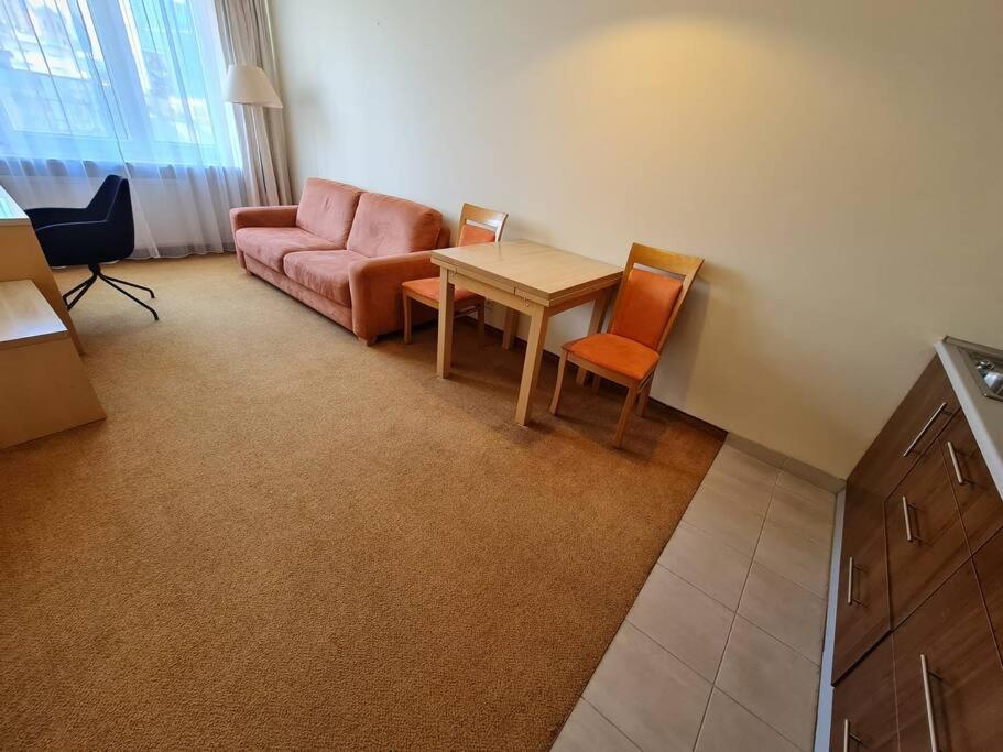 Apartamento 10q - Z6 803 *